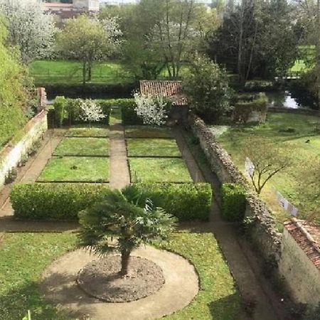 Апартаменты Les Jardins De La Seugne Жонзак Экстерьер фото